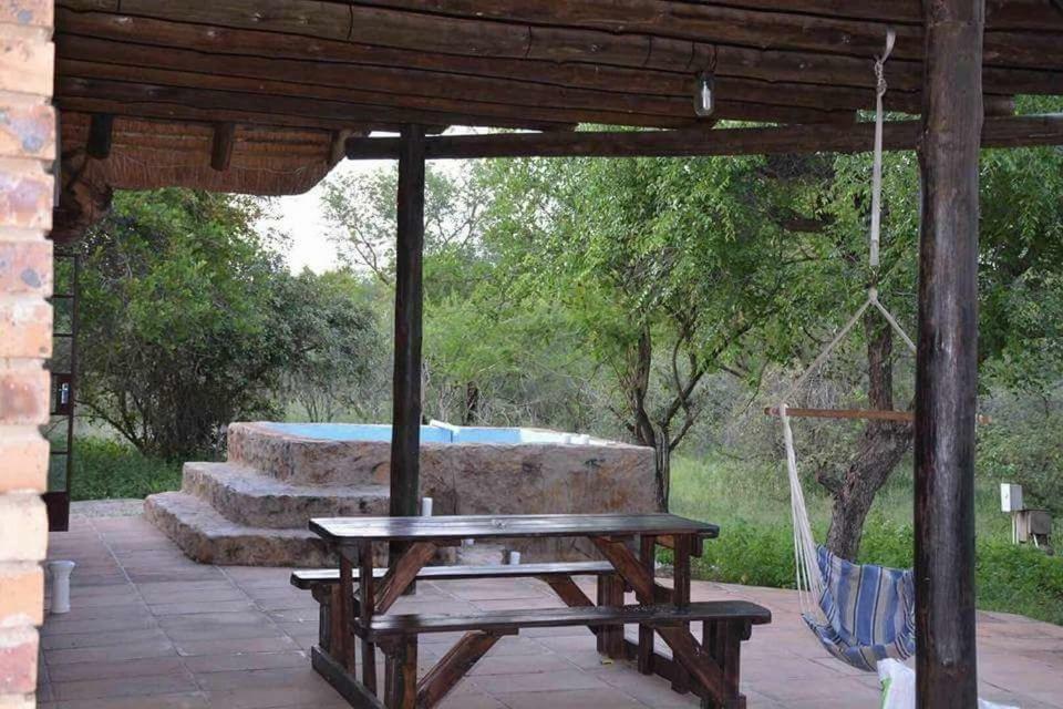 Villa Mopani Manor Marloth Park Exterior foto